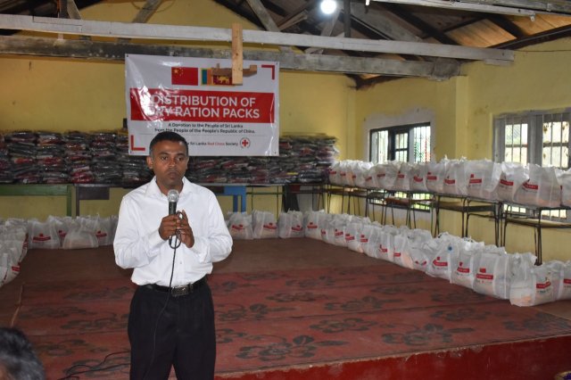 මස්කෙළිය සමන්එලිය විද්‍යාලයේ දරුවන්ට පාසල් උපකරණ සහ වියලි ආහාර ද්‍රව්‍ය බෙදා දෙයි